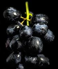 BLACK GRAPES (500gm)